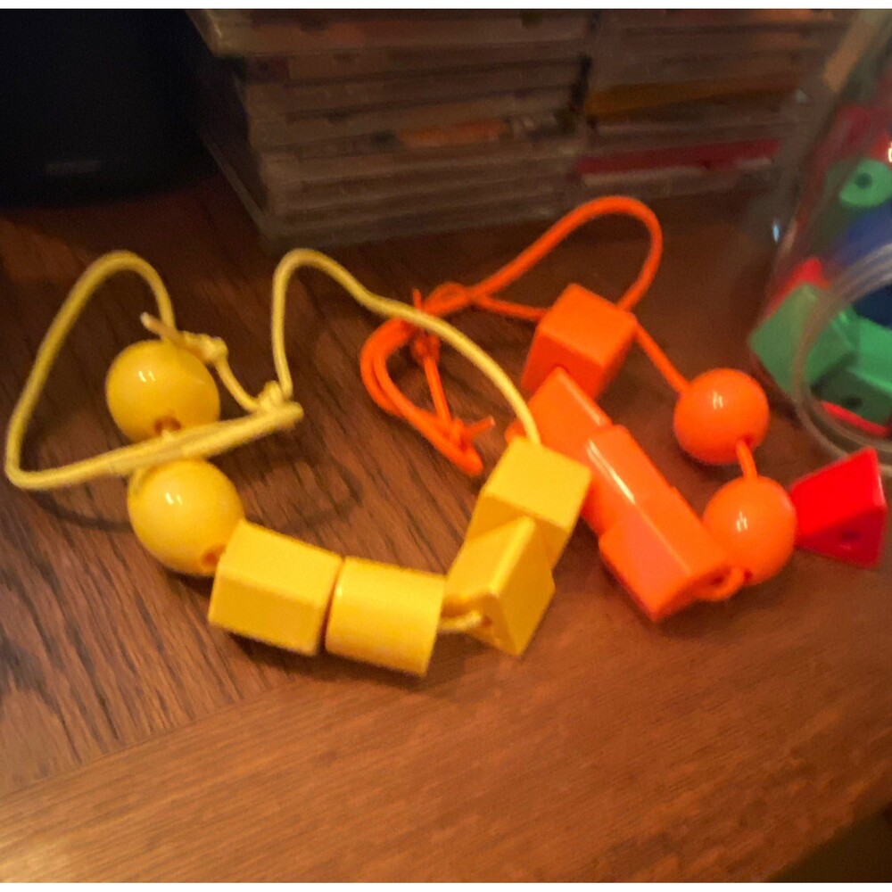 Lacing Beads multicolor Shapes Set w/ Strings in Carry Case, Age 3+